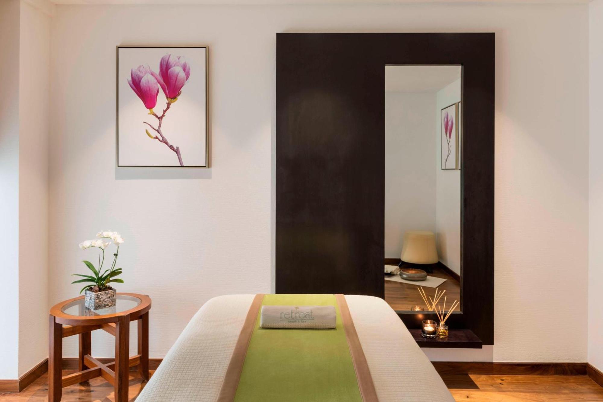 Grosvenor House, A Luxury Collection Hotel, Dubai Exterior photo A treatment room at the spa