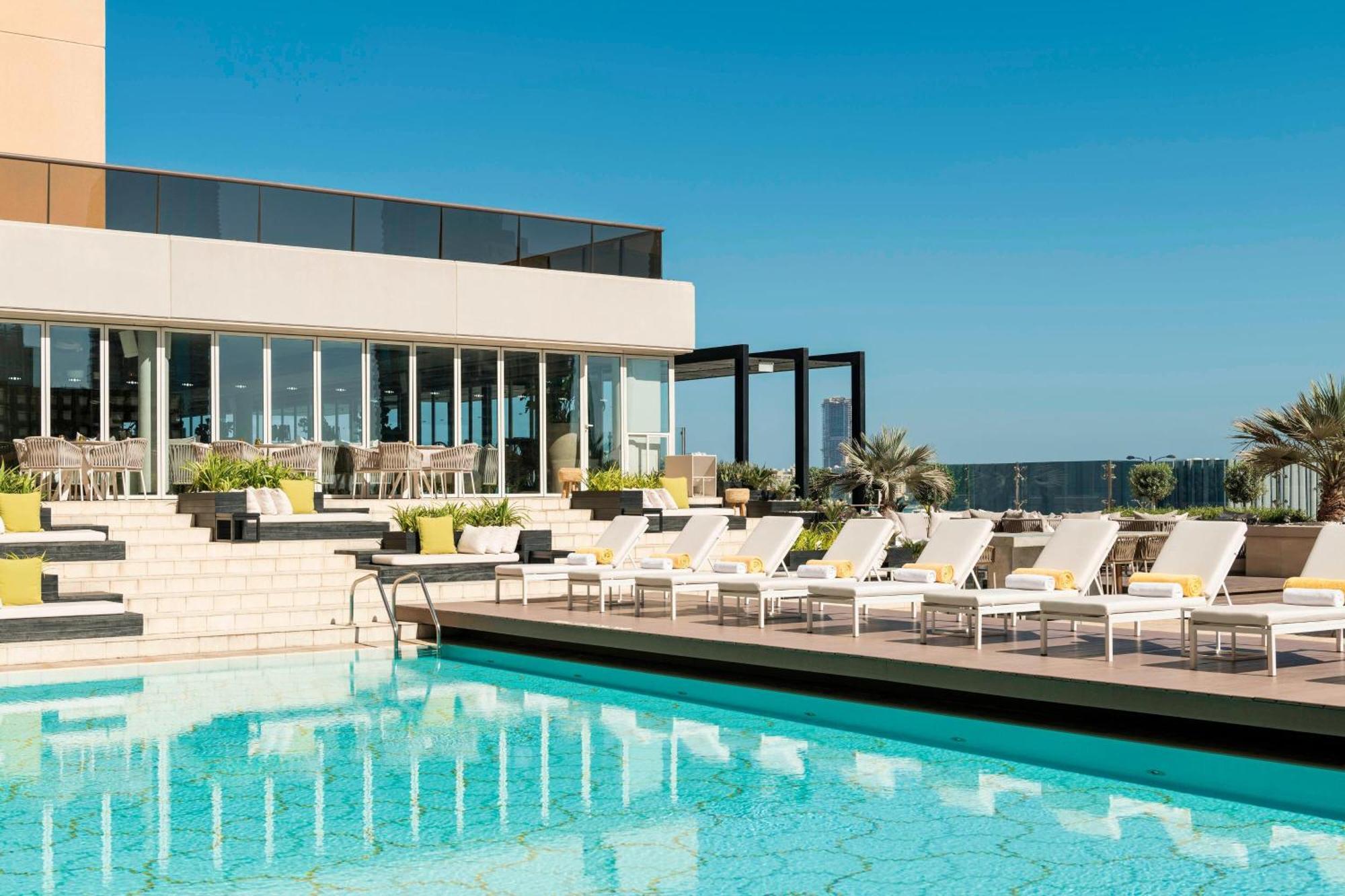 Grosvenor House, A Luxury Collection Hotel, Dubai Exterior photo The rooftop pool at the hotel