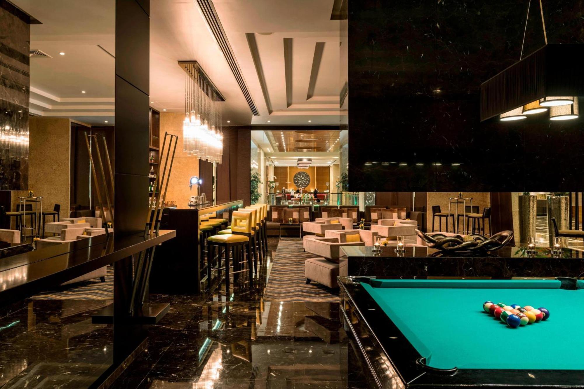 Grosvenor House, A Luxury Collection Hotel, Dubai Exterior photo The Pool Table at the Club
