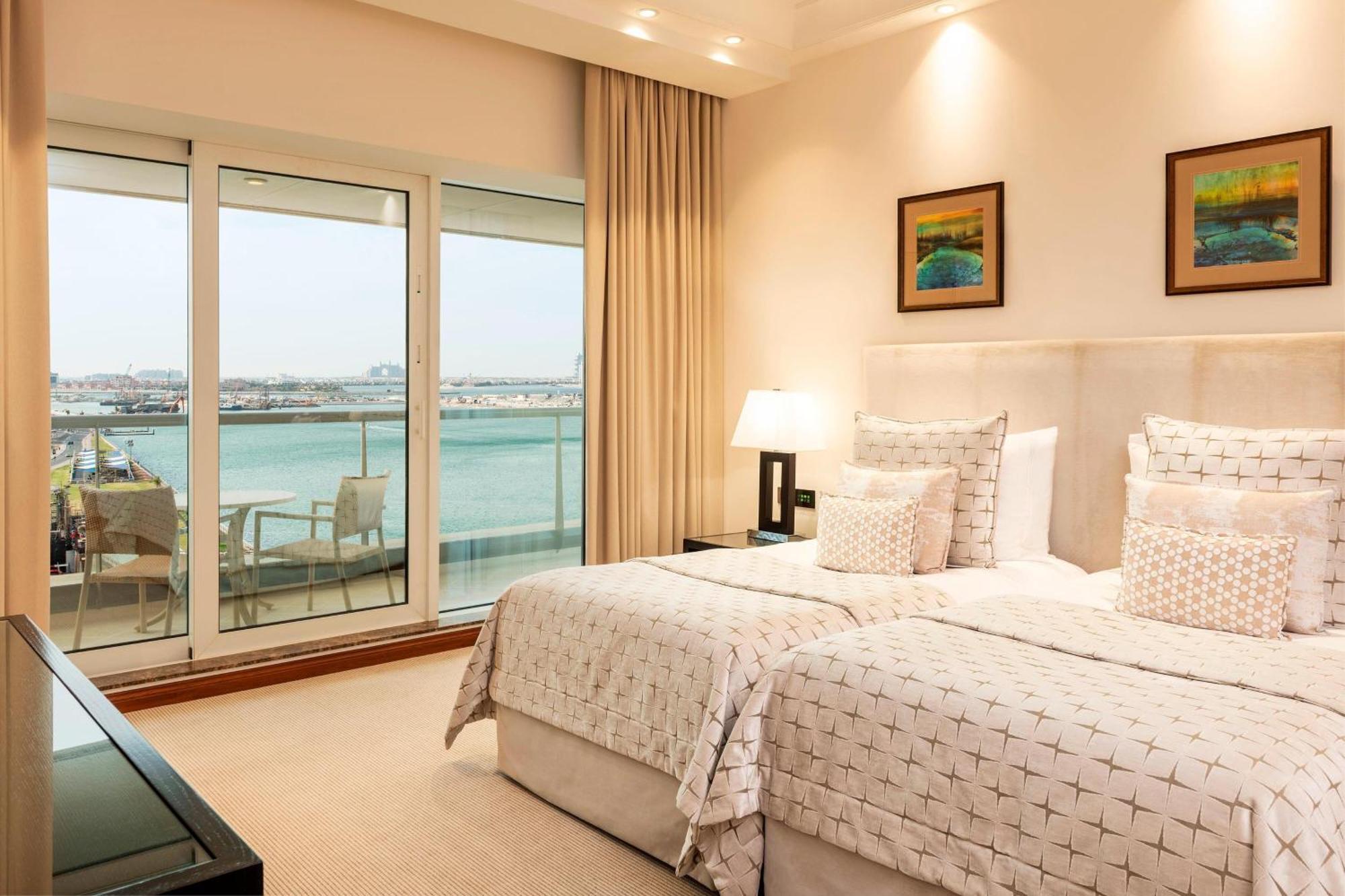 Grosvenor House, A Luxury Collection Hotel, Dubai Exterior photo A bedroom at the Jumeirah Rotana