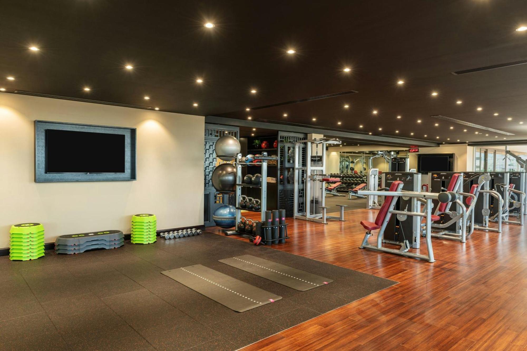 Grosvenor House, A Luxury Collection Hotel, Dubai Exterior photo The gym at the 100 North Main Street location